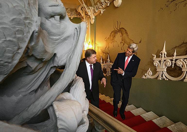 Госсекретарь США Джон Керри (справа) и президент Украины Петр Порошенко