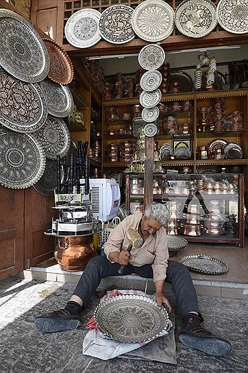 Базар в древней столице Ирана Исфахане ждет туристов, но их в стране пока очень мало