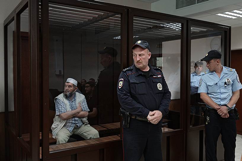 Настоятель московской мечети «Ярдям» шейх Махмуд Велитов (слева)