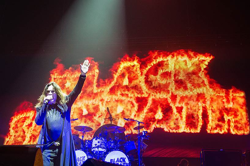 Солист Black Sabbath Оззи Осборн во время концерта