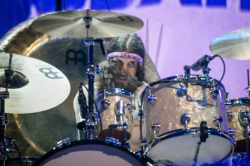 Барабанщик Томми Клюфетос во время концерта Black Sabbath в спорткомплексе «Олимпийский»