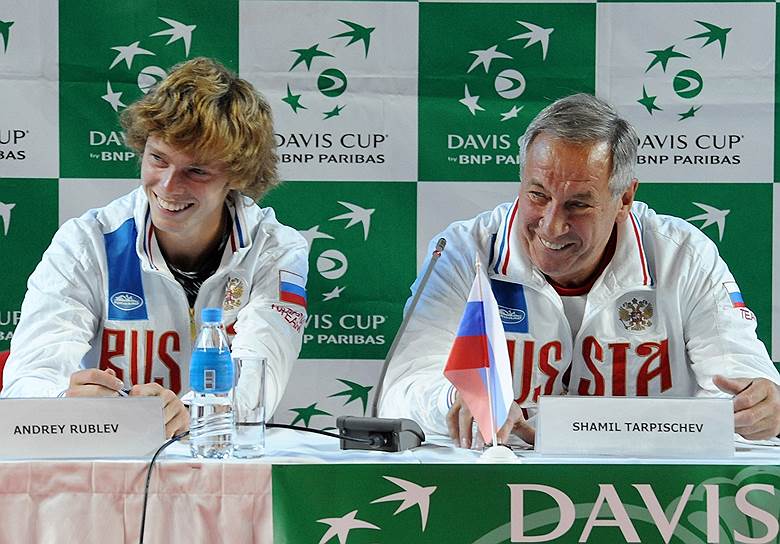 Теннисист Андрей Рублев (слева) и президент Федерации тенниса России, капитан сборной России Шамиль Тарпищев 
