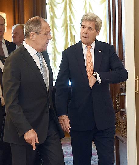 Министр иностранных дел России Сергей Лавров (слева) и государственный секретарь США Джон Керри 