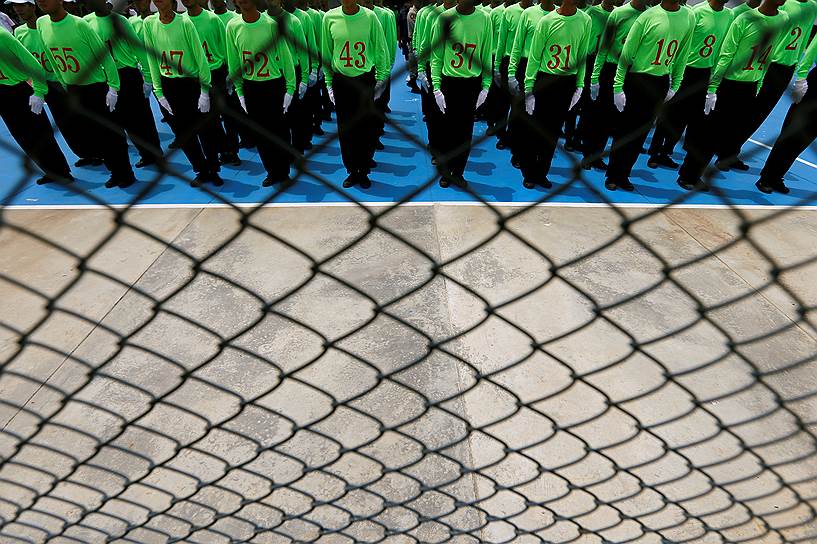 Бангкок, Таиланд. Тренировка заключенных тюрьмы строгого режима «Клонг Прем»