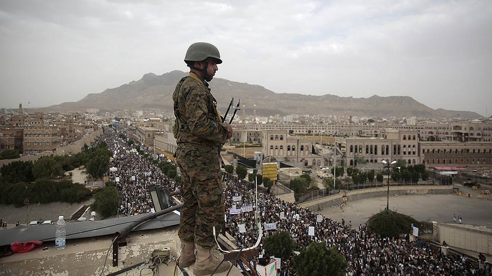 Сана, Йемен. Митинг в поддержку движения хуситов