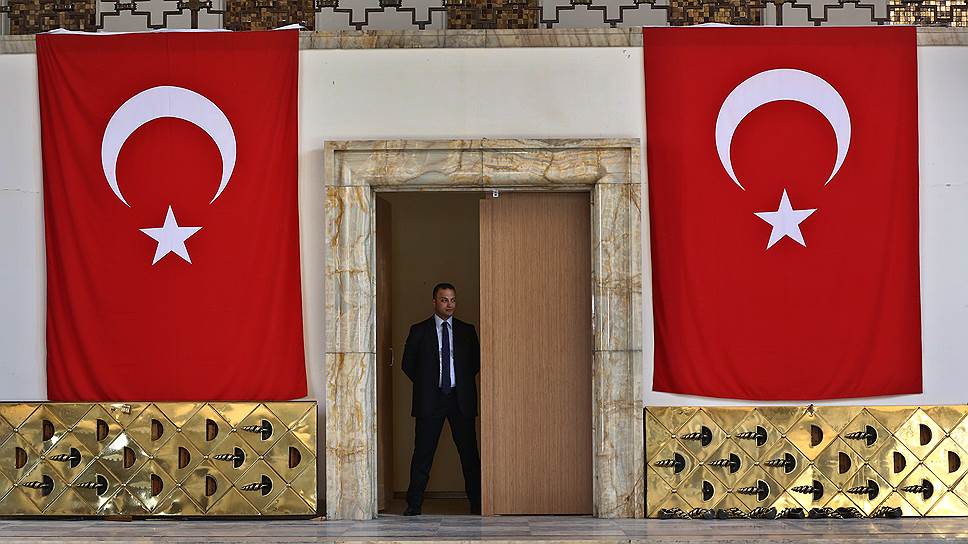 Как после попытки переворота президент Турции закручивает гайки