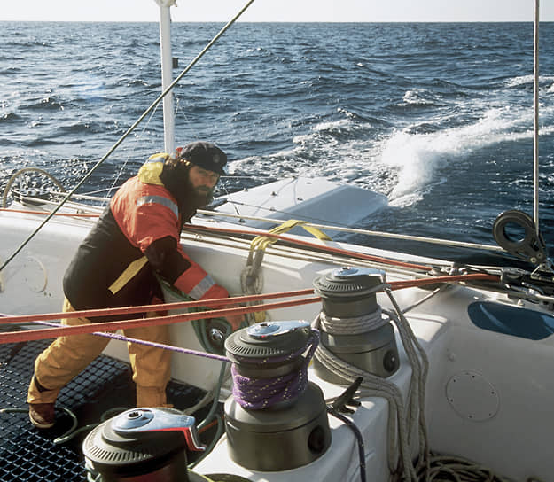В 2003 году Федор Конюхов установил рекорд пресечения Атлантического океана для катамаранов-гигантов — в пути он провел 9 суток