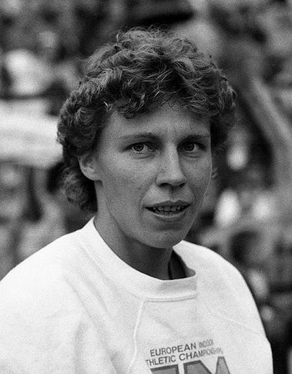 30 лет, с 6 октября 1985 года, держится мировой рекорд спортсменки из ГДР Мариты Кох. Она пробежала дистанцию 400 м за 47,6 секунды на соревнованиях в Канберре