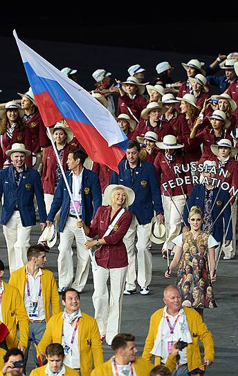 27 июля 2012 года на церемонии открытия Олимпиады в Лондоне флаг пронесла теннисистка Мария Шарапова. Ныне дисквалифицированная спортсменка завоевала в Великобритании серебро, проиграв в финале американке Серене Уильямс