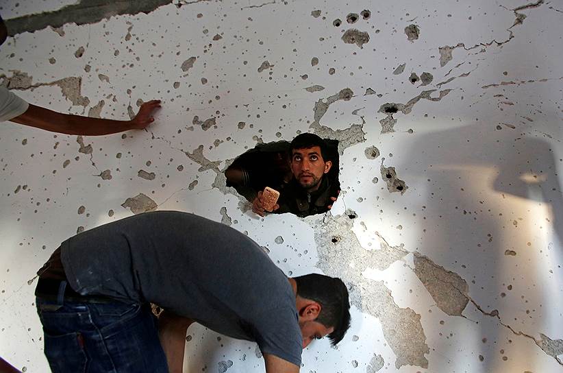 Хеврон, Палестина. Разрушения после спецоперации, проведенной израильской армией по обезвреживанию боевой ячейки террористической организации «Хамас»