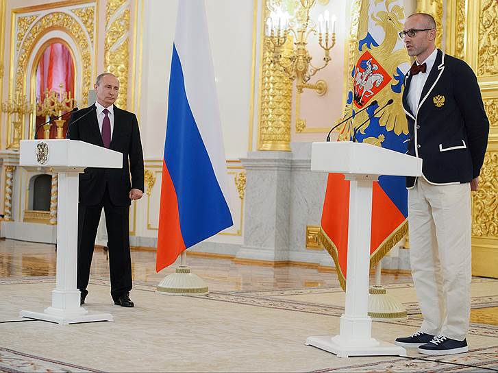 Президент России Владимир Путин (слева) и волейболист, олимпийский чемпион Сергей Тетюхин 