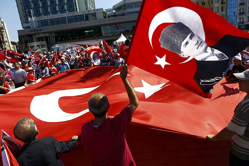 25 июля. В Турции были выданы ордера на арест по меньшей мере 42 журналистов. Их обвиняют в содействии военному перевороту и связях с оппозиционным исламским проповедником Фетхуллахом Гюленом, проживающим в США