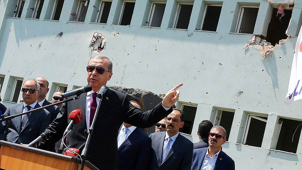 Как президент Турции взял вооруженные силы и разведку под личный контроль