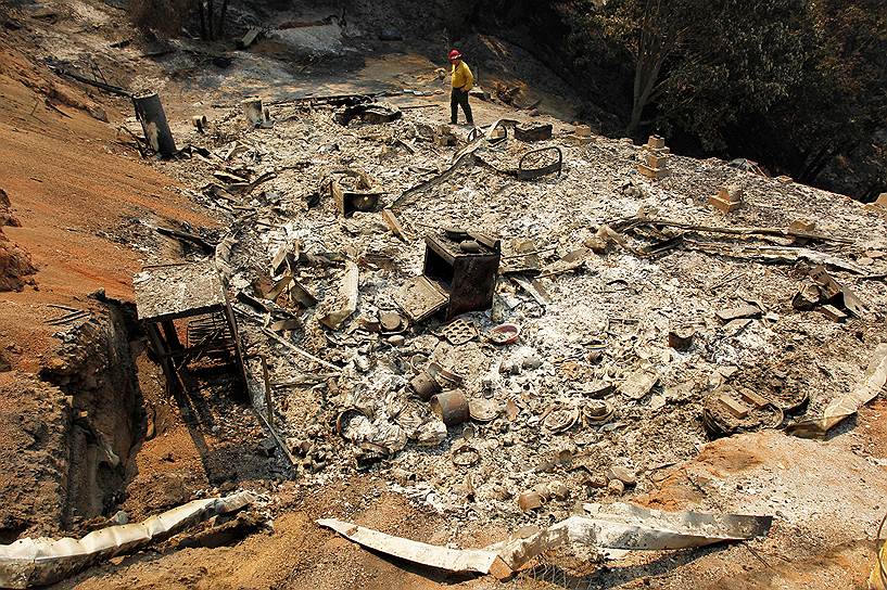 Калифорния, США. Дом, уничтоженный лесным пожаром