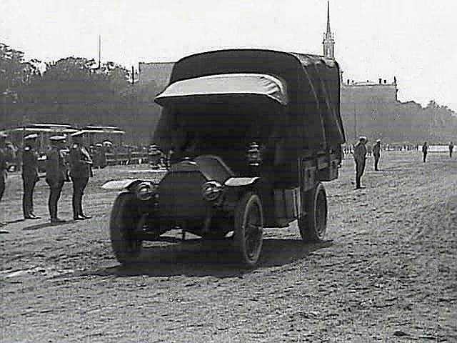 За год необходимо было выпустить 150 полуторатонных грузовиков Ф-15 по лицензии Fiat. Однако из-за революции 1917 года строительство завода не завершили, поэтому решили закупать детали в Италии и собирать грузовики в Москве. Всего в 1917 году собрали 432 автомобиля