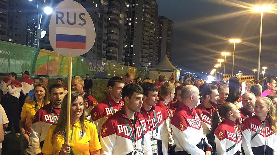 В Олимпийской деревне подняли российский флаг