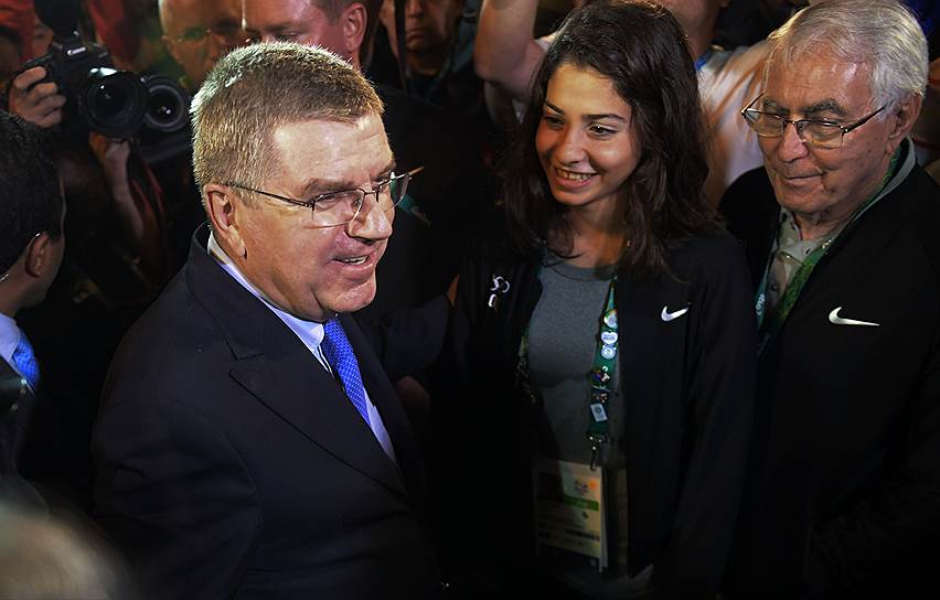 Глава Международного олимпийского комитета Томас Бах (слева)