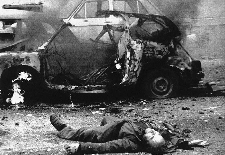 В результате так называемой «десятидневной войны» погибли 45 служащих, еще 146 были ранены, около 5 тыс. человек были взяты в плен. Словенцы в ходе столкновений потеряли 19 убитыми, 182 человека были ранены