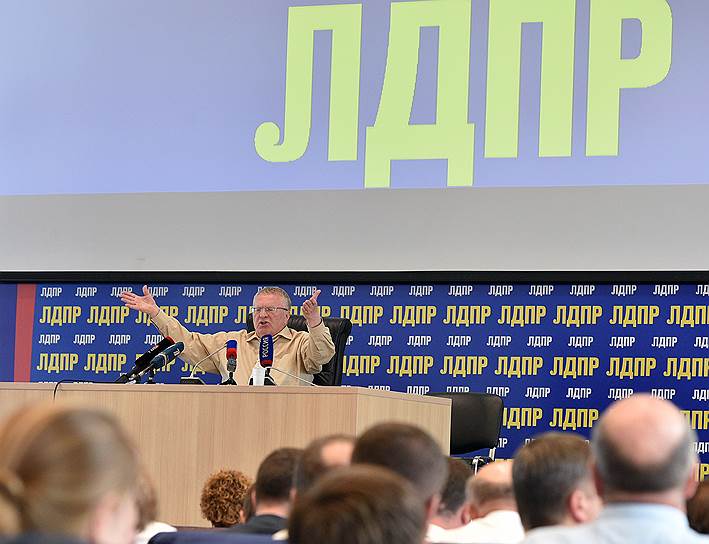Лидер ЛДПР Владимир Жириновский во время встречи с партийными кандидатами в депутаты Государственной думы России