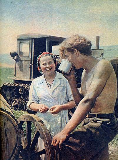 Всего в 1954–1959 годах в кампании по освоению новых сельхоз угодий участвовали 1,7 млн человек&lt;br>«Молодые целинники - тракторист и повар бригады приехали на целину»