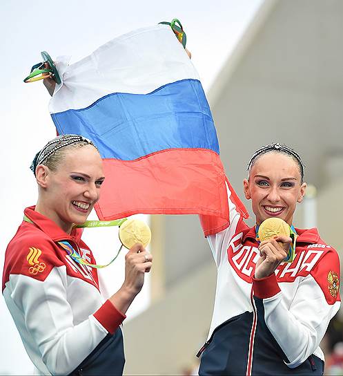Синхронистки Светлана Ромашина (слева) и Наталья Ищенко 