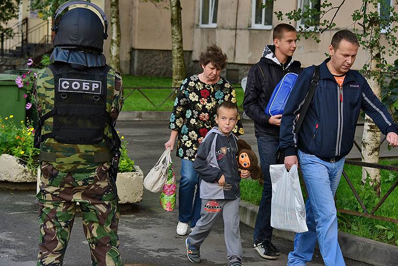 17 августа. В ходе спецоперации ФСБ в жилом доме в Санкт-Петербурге были ликвидированы четыре боевика