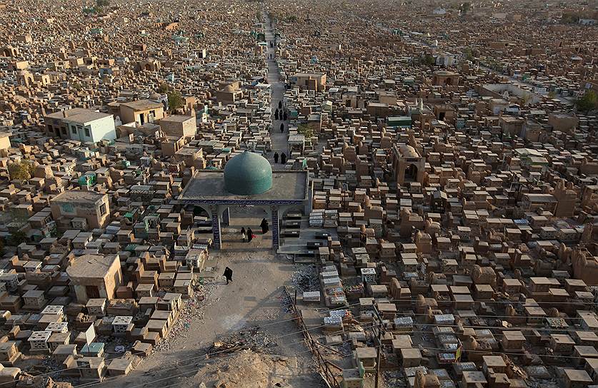«Долина мира» находится в священном для мусульман городе Эн-Наджефе (Ирак). На кладбище похоронен первый имам Али ибн Абу Талиб, двоюродный брат пророка Мухаммеда