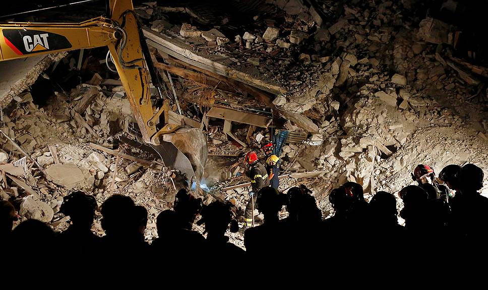 24 августа. В трех провинциях Италии произошло землетрясение, максимальная магнитуда зафиксированных подземных толчков составила 6,2. В результате бедствия погибли более 290 человек, в больницах остаются 387 пострадавших