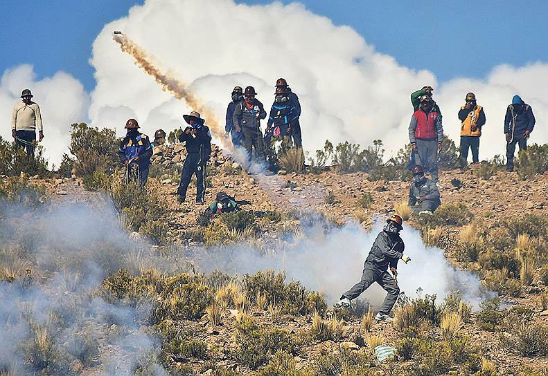 Ла-Пас, Боливия. Шахтеры во время акций протеста против нового законодательства, регулирующего их деятельность