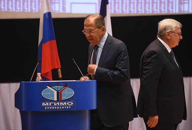 Министр иностранных дел РФ Сергей Лавров (слева) и ректор МГИМО (У) МИД РФ Анатолий Торкунов