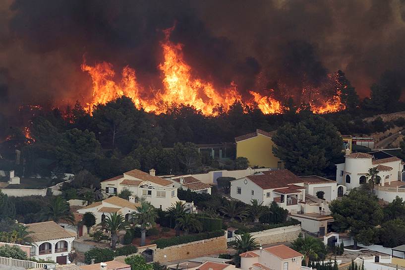 Аликанте, Испания. За последние двое суток из-за сильных лесных пожаров было эвакуировано более 1,4 тыс. человек