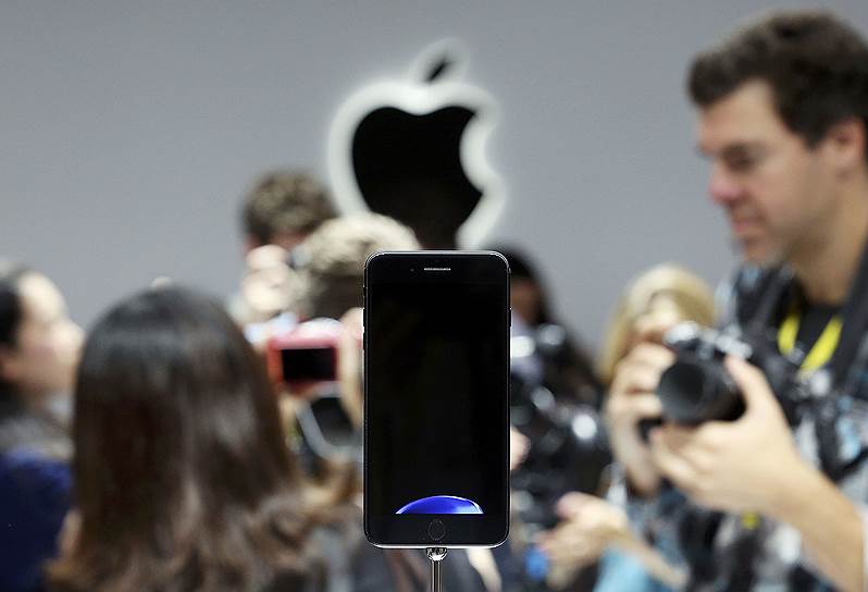 7 сентября. Компания Apple представила новый iPhone 7, часы Apple Watch новой модели и беcпроводные наушники AirPod