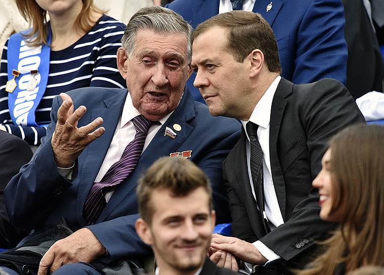 Сенатор Владимир Долгих и премьер-министр России Дмитрий Медведев