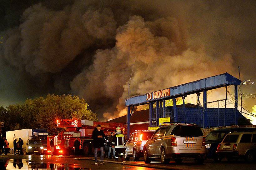 22 сентября. На востоке Москвы сгорело складское помещение ЗАО «Виктория». Во время тушения огня погибли восемь пожарных