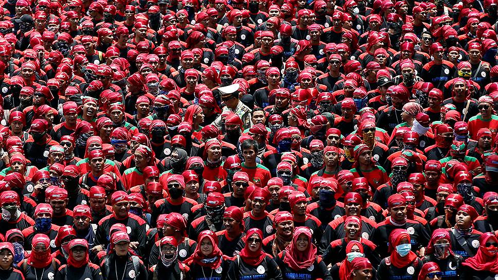 Джакарта, Индонезия. Протест рабочих против схемы налоговой амнистии, предложенной правительством