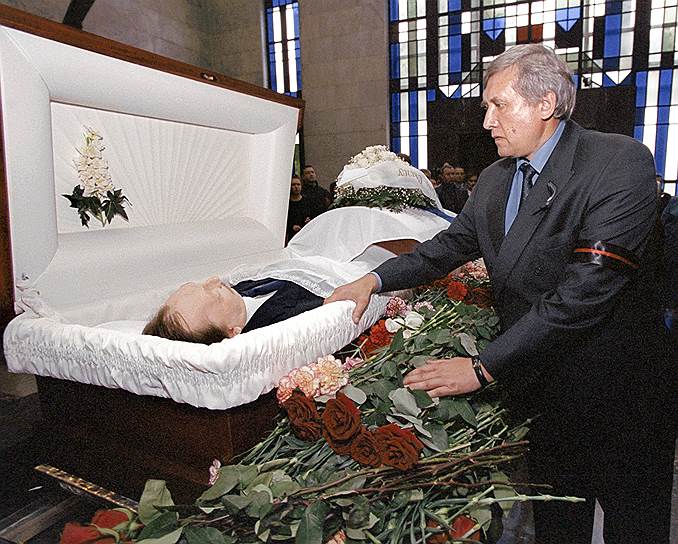 21 августа 2002 года был убит депутат Госдумы Владимир Головлев. В депутата стреляли неизвестные около его дома в Москве на Пятницком шоссе во время прогулки с собакой. От полученных ранений в голову он скончался на месте. Преступление не раскрыто