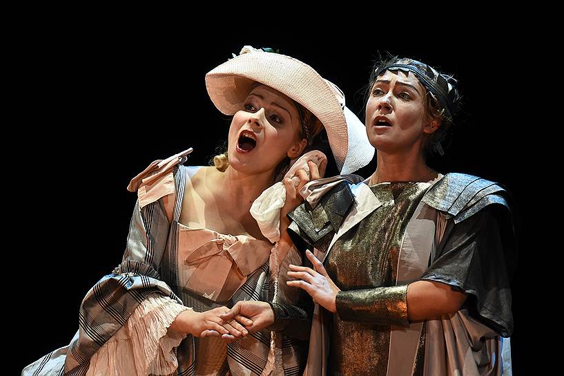 Елизавета Свешникова — Цефал (справа) и Юлия Хотай — Прокрис во время генеральной репетиции оперы «Цефал и Проксис»