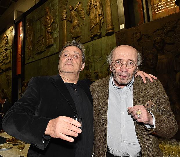 Слева направо: журналист Игорь Свинаренко и писатель Александр Кабаков на праздновании 26-летия радиостанции «Эхо Москвы» в ресторане «Галерея художника» 