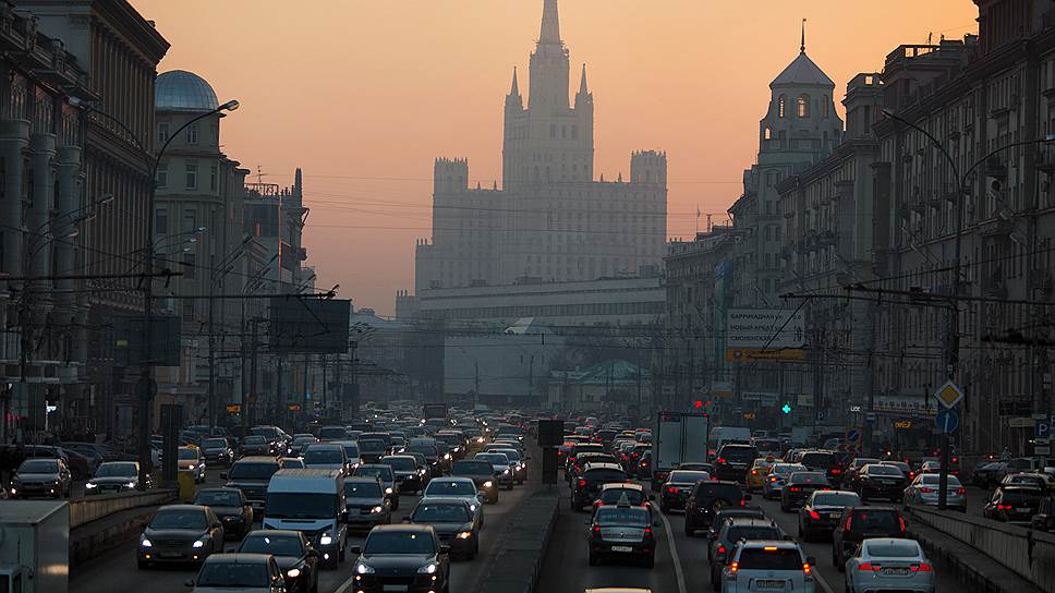 Рынок легковых и легких коммерческих автомобилей России немного замедлил темпы падения в сентябре