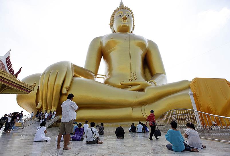 Будда Шакьямуни, Ангтхонг, Таиланд. Высота без постамента — 92 м. Открыт в 2008 году