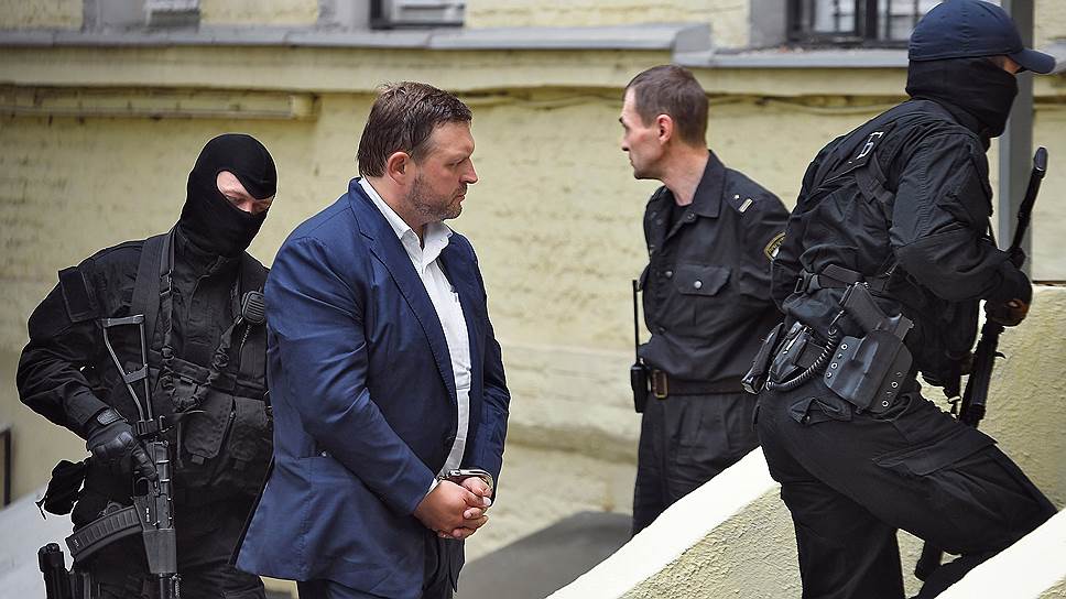Мосгорсуд отменил арест имущества бывшего губернатора Кировской области