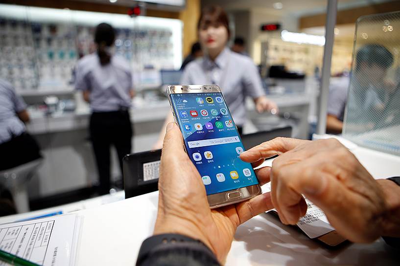 11 октября. Южнокорейская компания Samsung Electronics объявила о полной остановке производства смартфонов Galaxy Note 7 в связи с тем, что возгорания устройств продолжались даже после ремонта