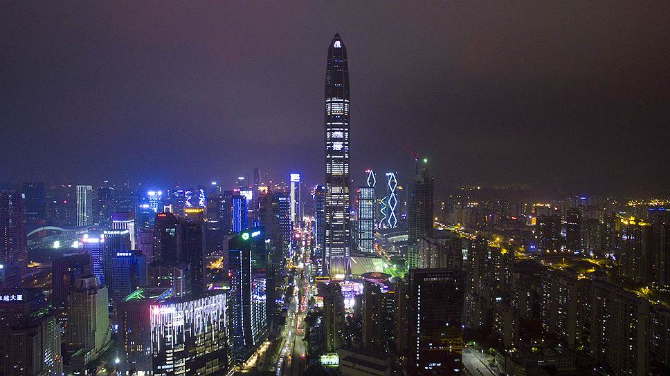Международный финансовый центр Пинань представляет из себя 115-этажный небоскреб высотой в 599 м. Здание имеет 80 лифтов, и, по первоначальному плану, должно быть стать самым высоким в Китае, однако в результате 60-метровая антенна была удалена со здания в связи с возможностью помешать полетам авиации
