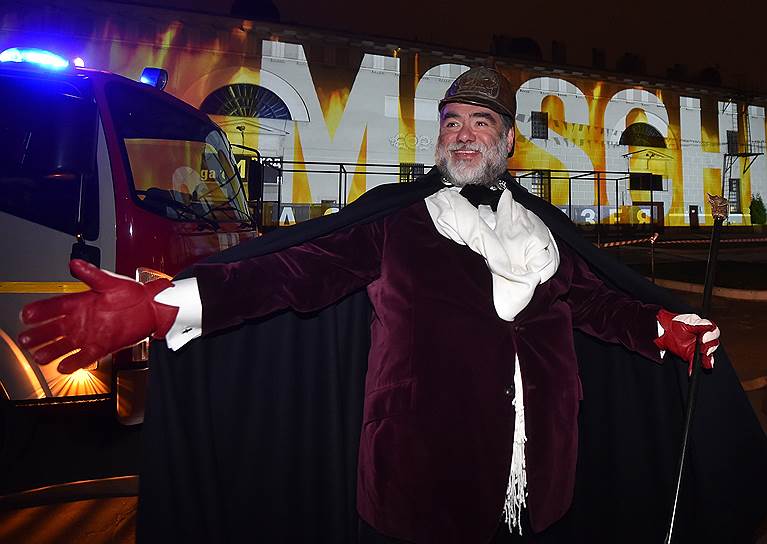 Председатель наблюдательного совета компании Bosco di Ciliegi Михаил Куснирович перед началом показа коллекции Moschino FW16/17 в Музее Москвы