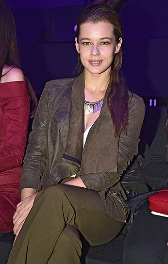 Актриса Екатерина Шпица на показах в Центральном выставочном зале «Манеж» во время недели моды Mercedes-Benz Fashion Week Russia