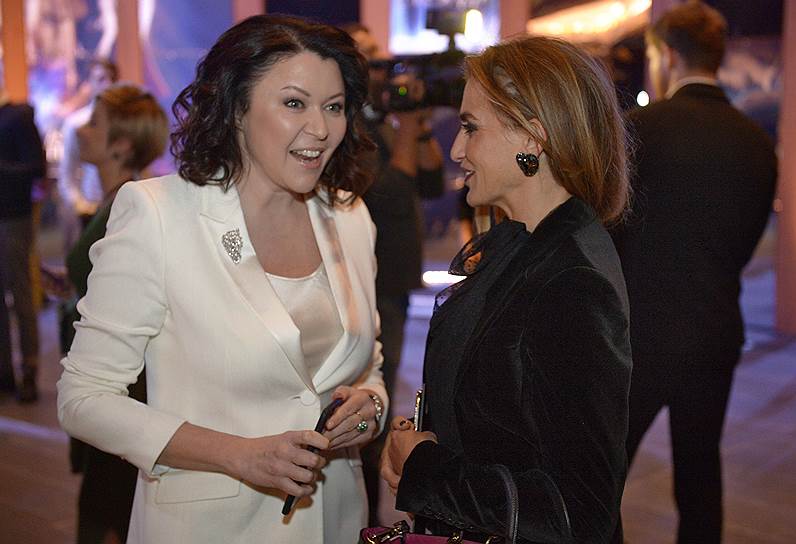 Генеральный директор компании Disney в России Марина Жигалова-Озкан (слева) на премьере фильма «Доктор Стрэндж» в концертном зале «Барвиха Luxury Village»