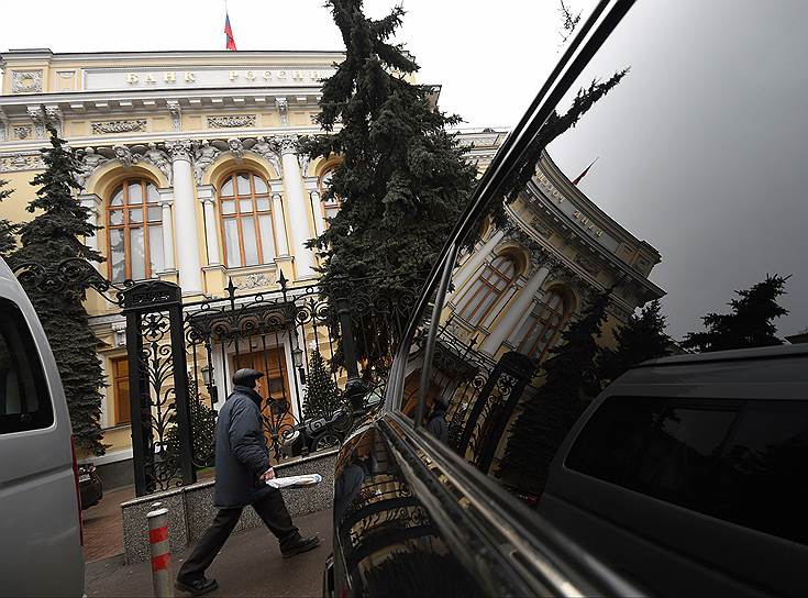 28 октября.  Совет директоров Банка России принял решение о сохранении ключевой ставки на уровне 10% годовых. Это поспособствует «закреплению тенденции к устойчивому снижению инфляции»
