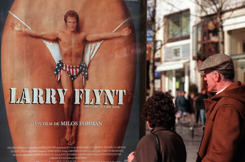 В 1996 году на экраны вышел фильм «Народ против Ларри Флинта» Милоша Формана. Главную роль в нем исполнил Вуди Харрельсон. Актер много времени провел в доме издателя, Флинт откровенно отвечал на вопросы, желая, чтобы его образ получился достоверным. Сам порномагнат не без иронии исполнил роль судьи в одном из разбирательств. В 1997 году картина получила главный приз Берлинского кинофестиваля и две номинации на «Оскар»