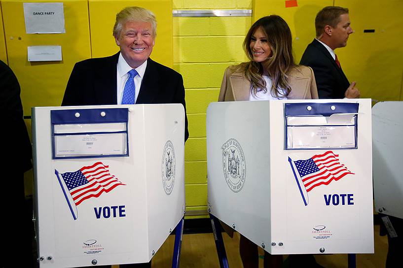 Кандидат в президенты США Дональд Трамп и его жена Мелания на избирательном участке в Нью-Йорке
