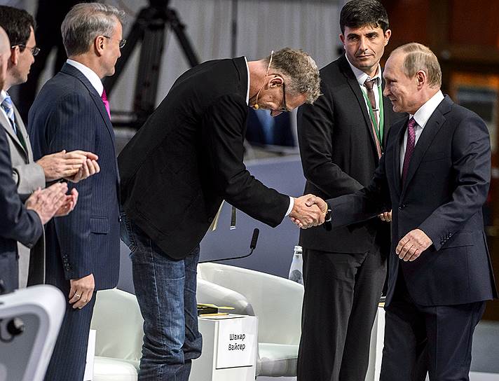 Спикер Андреас Вайгенд склонился перед Владимиром Путиным, как перед магией Big Data